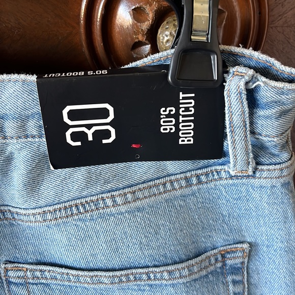 NWT BDG 90’s Bootcut Distressed light wash jeans - Picture 10 of 11